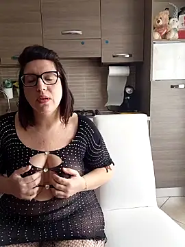 Snapshot of carolyne2023 chatting on February 21, 2026, 8:05 am carolyne2023 online show from February 21, 2026, 8:05 am