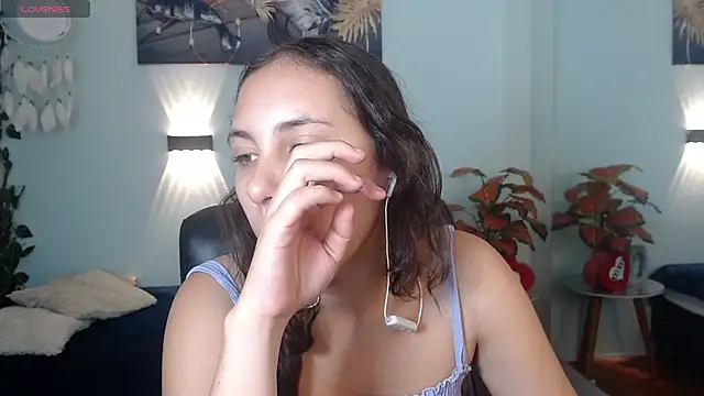 xlunna online show from October 29, 2025, 3:44 pm