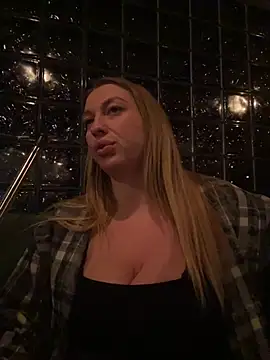 Snapshot of Sweet___Emily chatting on February 9, 2026, 6:39 pm Sweet Emily online show from February 9, 2026, 6:39 pm