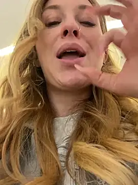 Sweet   Emily online show from September 18, 2025, 1:47 pm