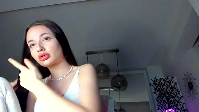 IreneVON online show from February 17, 2025, 3:44 pm