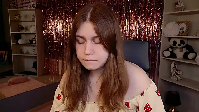 FioraMarmoris online show from April 12, 2026, 5:11 am