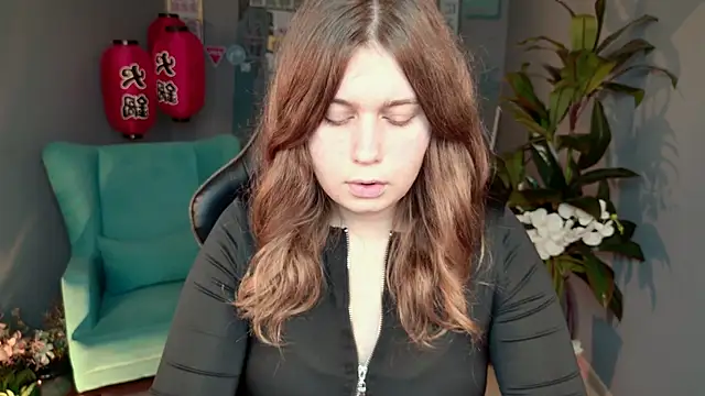 FioraMarmoris online show from November 13, 2025, 1:04 pm