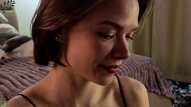 Eva Natsumi online show from December 17, 2025, 10:20 am