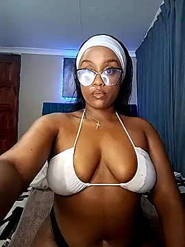 Snapshot of Queen-Chocolate chatting on November 7, 2025, 11:52 pm Queen-Chocolate online show from November 7, 2025, 11:52 pm