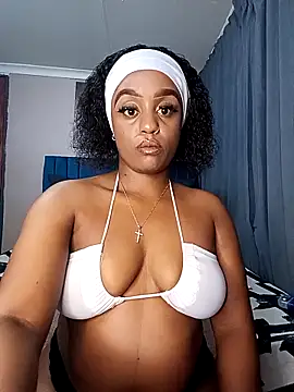 Snapshot of Queen-Chocolate chatting on November 2, 2025, 7:08 pm Queen-Chocolate online show from November 2, 2025, 7:08 pm