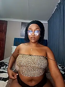 Snapshot of Queen-Chocolate chatting on November 5, 2025, 12:47 am Queen-Chocolate online show from November 5, 2025, 12:47 am