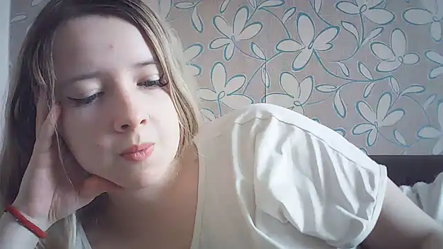 ViolaCandy online show from May 11, 2026, 3:08 am