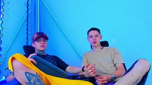 HOT boy2025 online show from October 12, 2025, 3:52 am