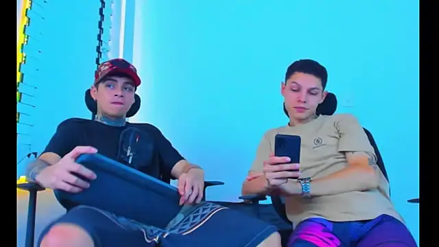 HOT boy2025 online show from November 25, 2025, 3:18 am