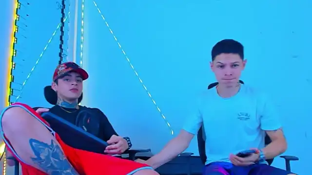 HOT boy2025 online show from October 20, 2025, 1:29 am