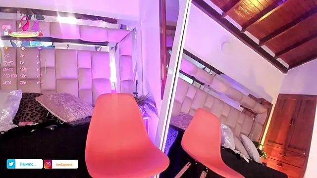 Dapnne  online show from September 30, 2025, 1:28 pm