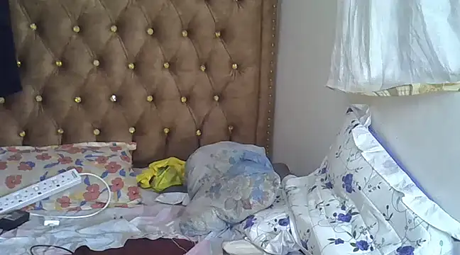 sexy-scarlet254 online show from January 29, 2025, 7:00 pm