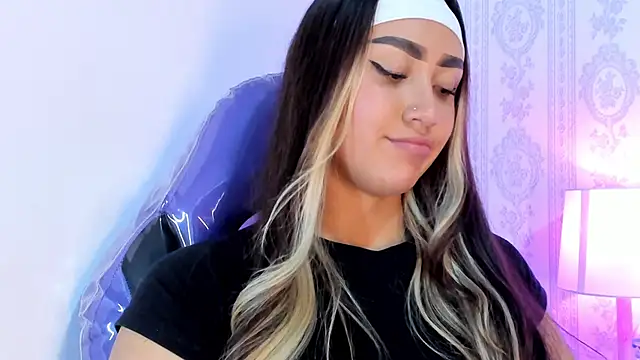 Snapshot of liaa_18 chatting on March 3, 2026, 4:30 am liaa 18 online show from March 3, 2026, 4:30 am