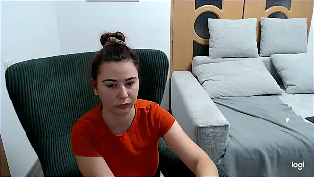 VioletaFlower7 online show from October 31, 2025, 9:17 am