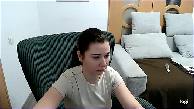 VioletaFlower7 online show from February 16, 2026, 9:08 am