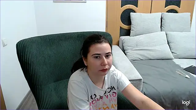 VioletaFlower7 online show from November 13, 2025, 9:13 am