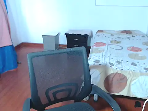 Snapshot of home_vlak chatting on October 21, 2025, 8:52 pm home vlak online show from October 21, 2025, 8:52 pm