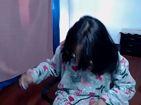 Snapshot of home_vlak chatting on November 23, 2025, 7:24 pm home vlak online show from November 23, 2025, 7:24 pm