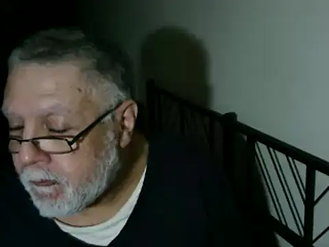 Snapshot of 100Tauros chatting on October 21, 2025, 9:03 pm 100Tauros online show from October 21, 2025, 9:03 pm