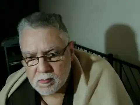 Snapshot of 100Tauros chatting on November 18, 2025, 4:43 pm 100Tauros online show from November 18, 2025, 4:43 pm