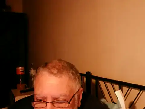 Snapshot of 100Tauros chatting on October 15, 2025, 4:00 am 100Tauros online show from October 15, 2025, 4:00 am