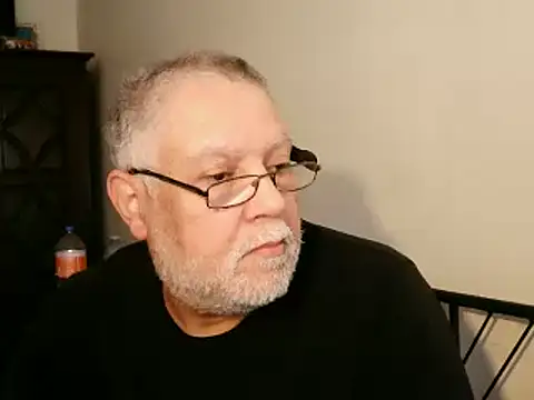 Snapshot of 100Tauros chatting on October 10, 2025, 10:38 am 100Tauros online show from October 10, 2025, 10:38 am