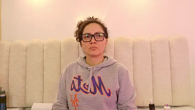 Juliabadlee online show from March 24, 2026, 11:27 pm