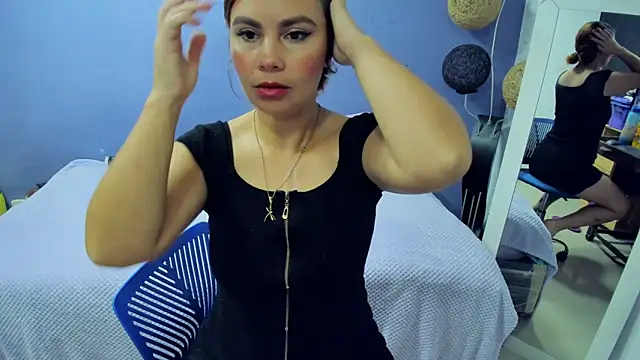 Snapshot of gigi_stephans chatting on March 16, 2025, 12:45 am gigi stephans online show from March 16, 2025, 12:45 am