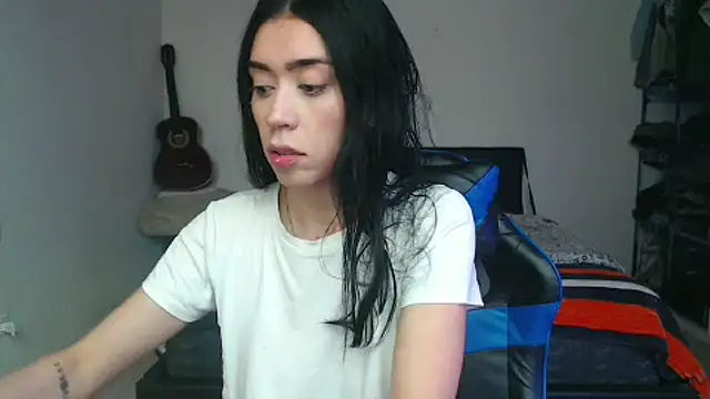Snapshot of Julieta_De_Los_Angeles chatting on October 14, 2025, 4:40 pm Julieta De Los Angeles online show from October 14, 2025, 4:40 pm