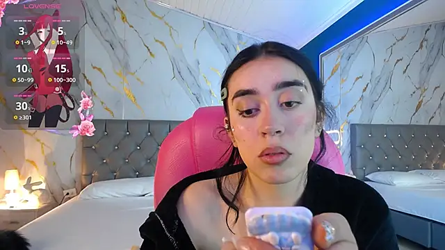 Snapshot of Julieta_De_Los_Angeles chatting on February 1, 2025, 6:43 am Julieta De Los Angeles online show from February 1, 2025, 6:43 am
