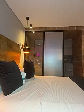 zui lu online show from October 28, 2025, 2:56 am