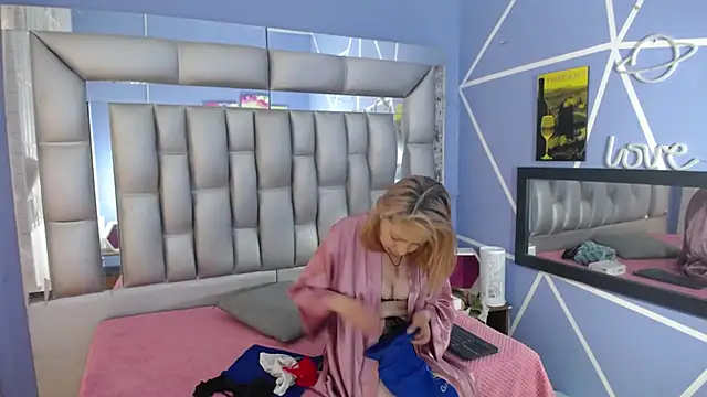 sophia ny online show from March 20, 2025, 1:26 pm