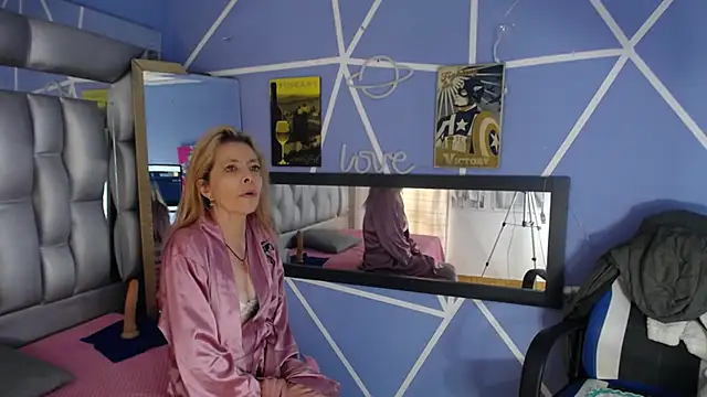 sophia ny online show from March 22, 2025, 7:53 pm