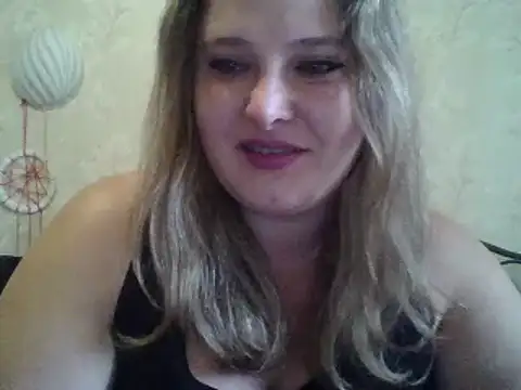 Snapshot of ParisMimi chatting on October 17, 2025, 9:34 am ParisMimi online show from October 17, 2025, 9:34 am