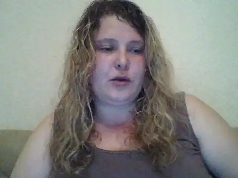Snapshot of ParisMimi chatting on May 27, 2026, 8:38 pm ParisMimi online show from May 27, 2026, 8:38 pm
