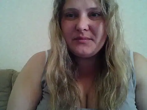 Snapshot of ParisMimi chatting on June 1, 2026, 8:14 am ParisMimi online show from June 1, 2026, 8:14 am