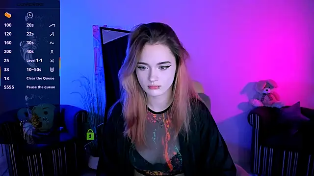 liana kisses online show from October 18, 2025, 7:05 pm