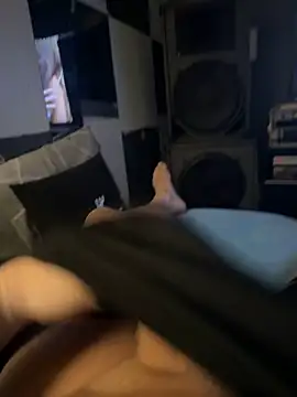 Snapshot of MatthewEmme chatting on November 4, 2025, 2:32 pm MatthewEmme online show from November 4, 2025, 2:32 pm