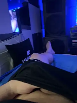 Snapshot of MatthewEmme chatting on December 19, 2025, 12:14 am MatthewEmme online show from December 19, 2025, 12:14 am