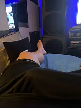 Snapshot of MatthewEmme chatting on December 21, 2025, 3:57 pm MatthewEmme online show from December 21, 2025, 3:57 pm