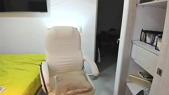 misstoya online show from October 29, 2025, 1:26 am