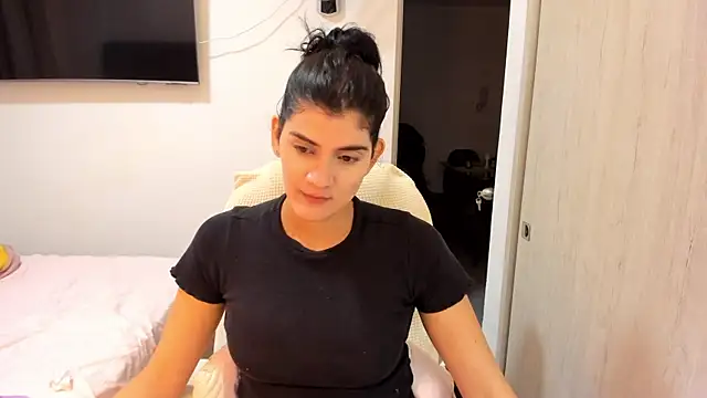 misstoya online show from November 19, 2025, 10:21 pm