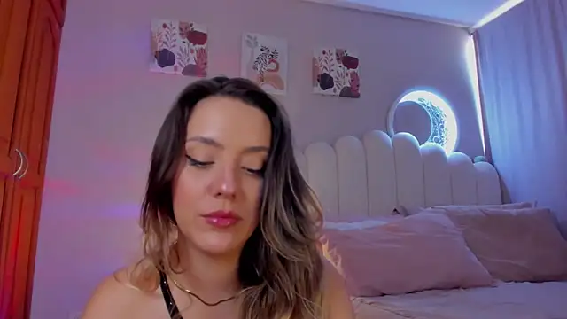 martinaaricci online show from November 17, 2025, 2:32 pm