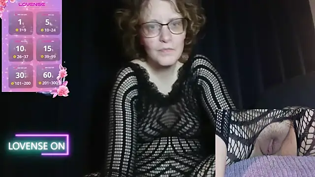 PernillaGirl online show from November 30, 2025, 7:03 pm