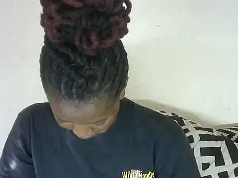 Pretty-emmie online show from February 21, 2025, 1:33 pm