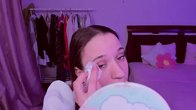 Snapshot of StaceySunny chatting on February 10, 2026, 5:12 pm StaceySunny online show from February 10, 2026, 5:12 pm