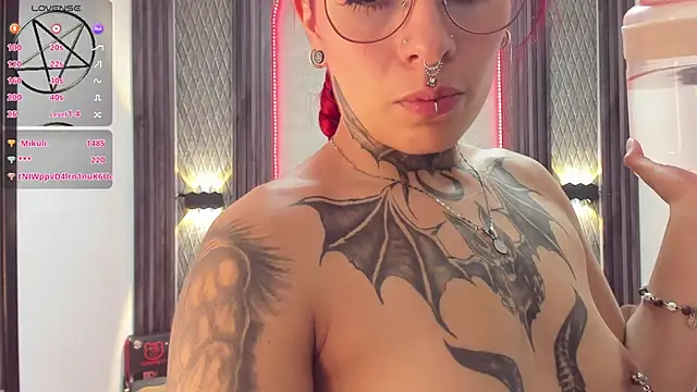 selene red  online show from February 20, 2025, 9:53 pm