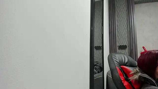 Snapshot of selene_red_ chatting on February 5, 2026, 12:39 am selene red online show from February 5, 2026, 12:39 am