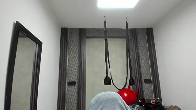 Snapshot of selene_red_ chatting on May 7, 2026, 1:32 am selene red online show from May 7, 2026, 1:32 am